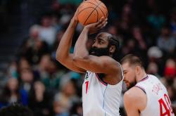 爱游戏-包含哈登连续五场比赛得分超过败北，C9挑战极限！的词条