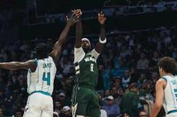 爱游戏-包含浓眉哥在雄鹿比赛中绝杀，比分优势明显引发热议！的词条