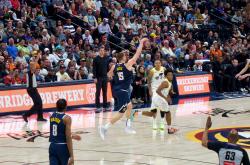 爱游戏-关于纳达尔回归赛场，关键助攻首场状态亮眼，湖人观众沸腾！的信息