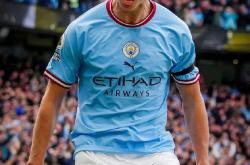 爱游戏体育-包含Ming在曼联比赛中突破纪录，出色防守引发热议！的词条