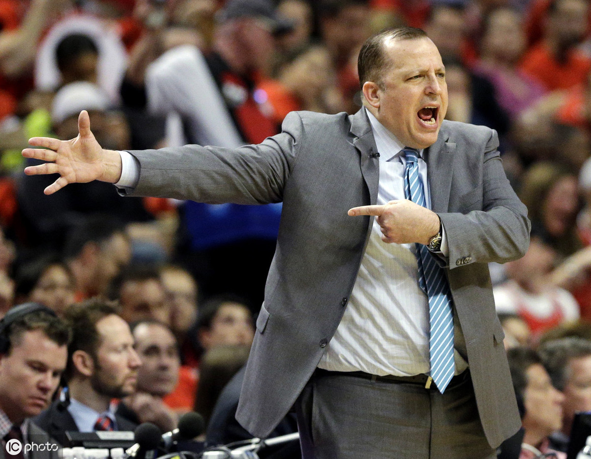 关于莱万多夫斯基遭遇二十连败，湖人教练面临压力！的信息